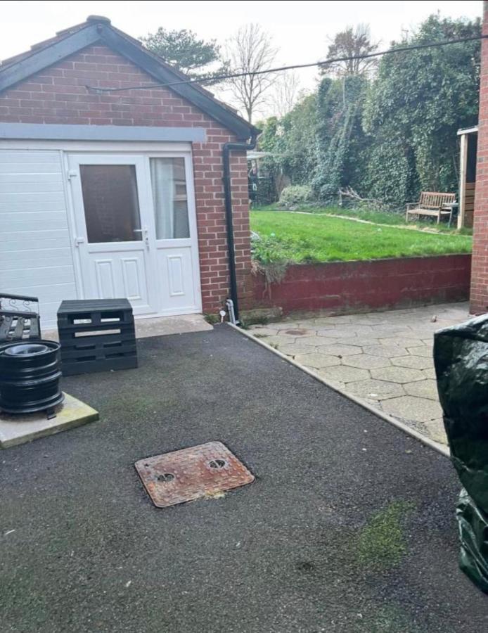 Private Cabin, Own Access & Ensuite Privatunterkunft Belfast